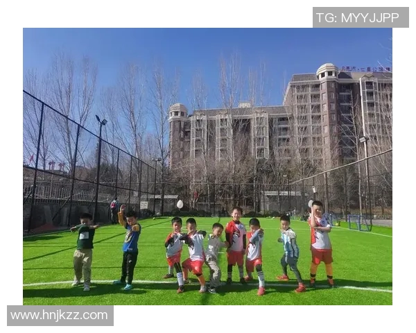 以球星为核心探索小场足球激情与团队协作魅力 以球星为核心探索小场足球激情与团队协作魅力