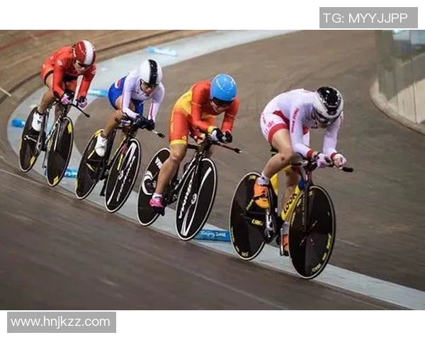 篮球巨星跨界挑战足球赛场精彩对决 打破界限展现全能运动员风采